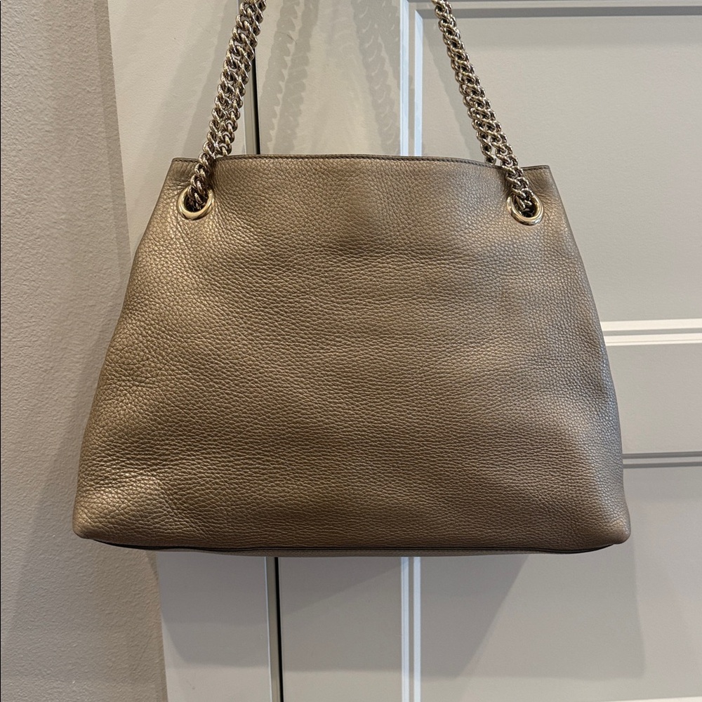 Gucci Soho Medium Chain Tote in Gold - Picture 11 of 16
